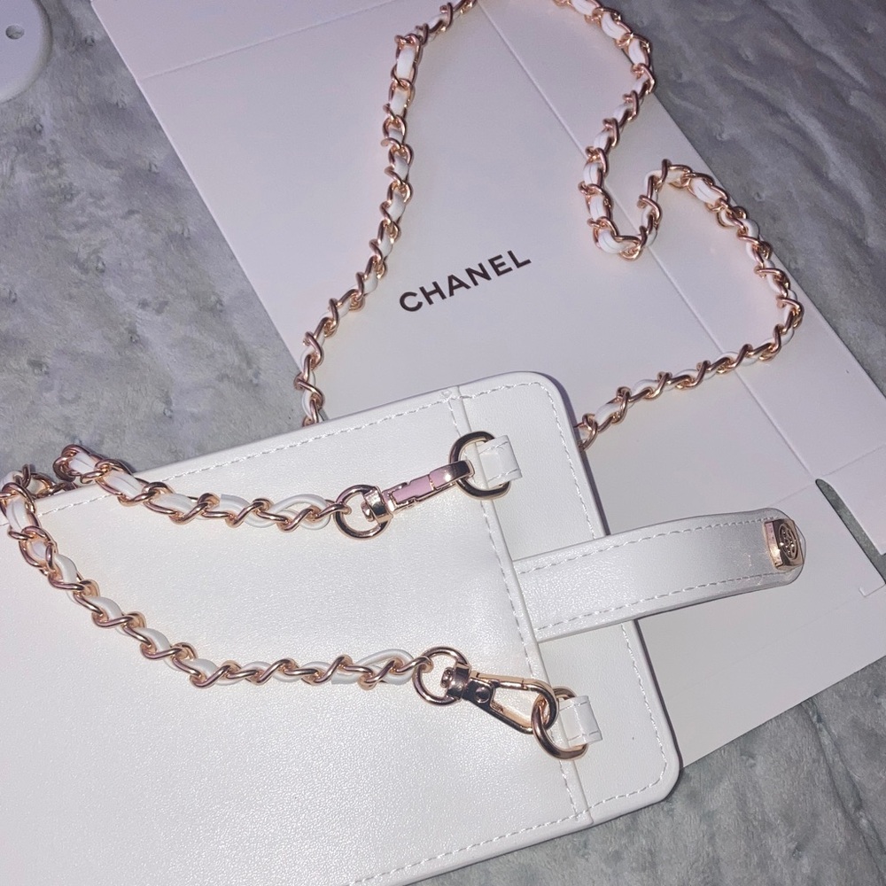 CHANEL Coco Crush White Crossbody Phone Pouch with Gold Chain - Picture 7 of 7